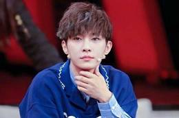 炎亚纶懒理被公诉丑闻 晒自创品牌拼事业