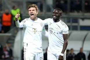 格雷茨卡两射一传 拜仁4-2提前出线