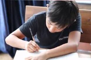 刘烨儿子诺一近照曝光 帅气稳重想当演员