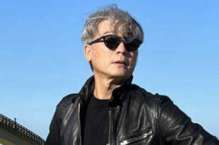 黄文豪移居美国养老 满头白发单身多年