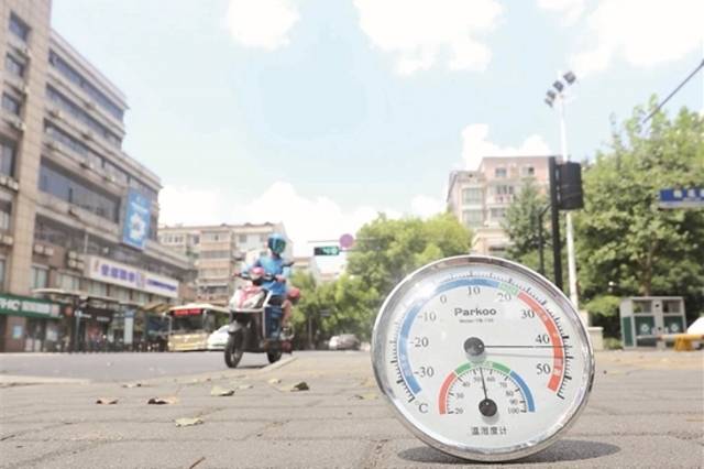 双黄色预警！南方大暴雨 北方40℃高温