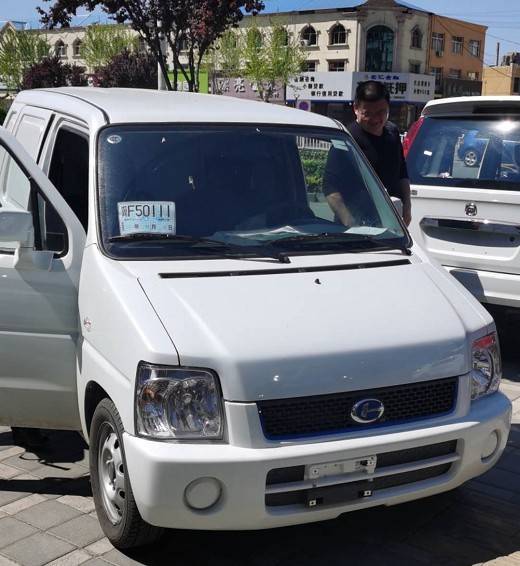 北汽ev2新车落地作为短途城市配送的首选车型,张先生非常推荐北汽ev2.