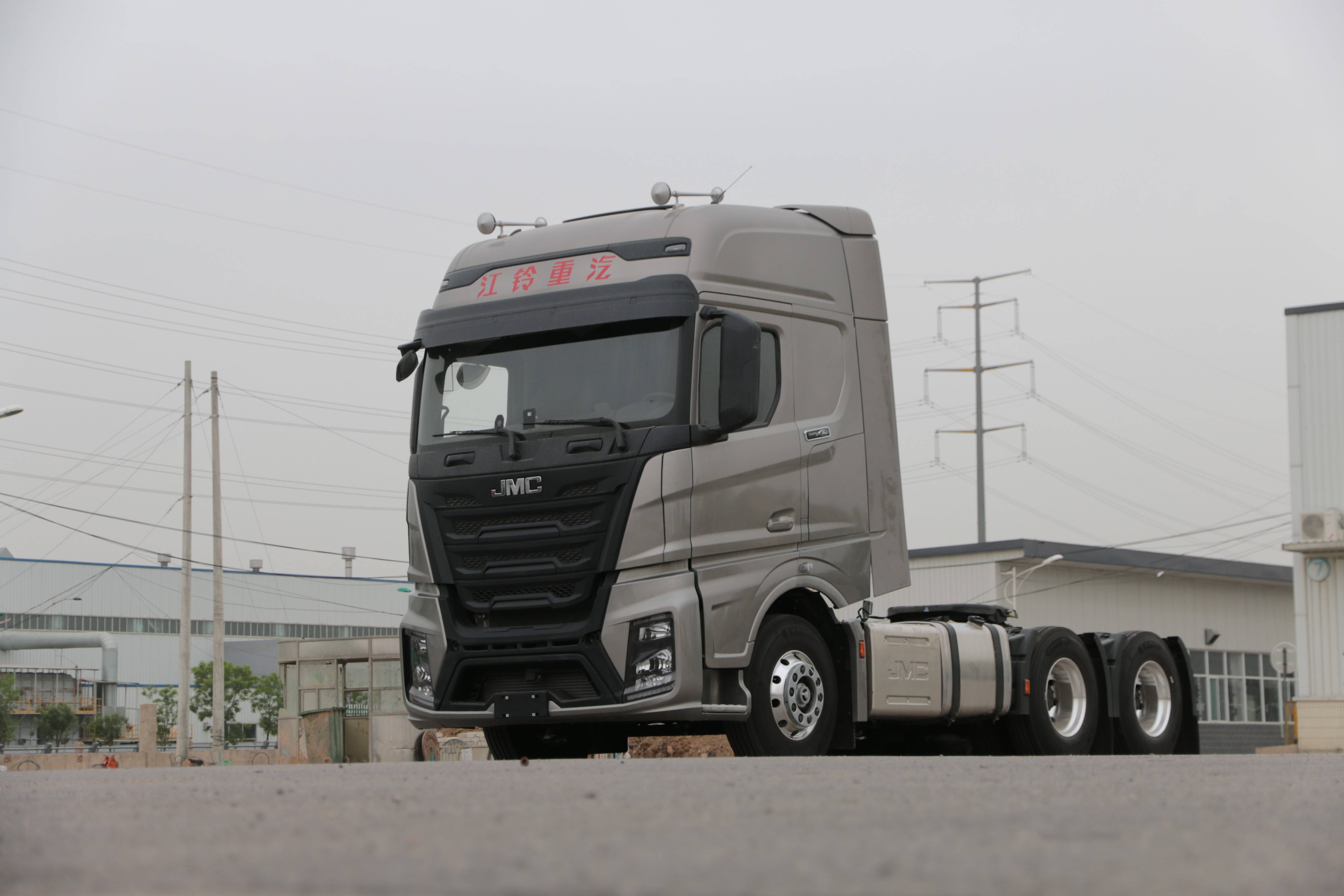 拒绝炎热要清凉,买江铃威龙hv5就配自动空调 车载冰箱