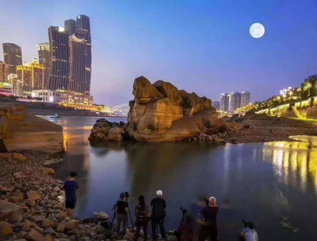 重庆龙门浩月网红打卡地呼归石的传说