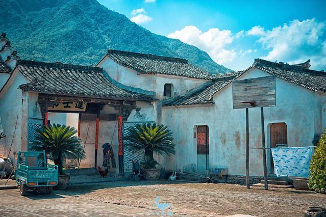 这个距离石台县城约20公里的严家古村,听村里的老人说,这里的历史可以