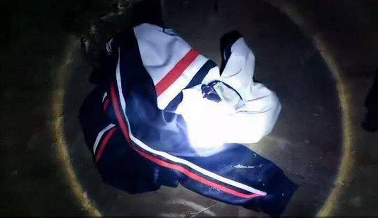 两花季少女深夜未归,衣物在江边被发现,紧急派出打捞队