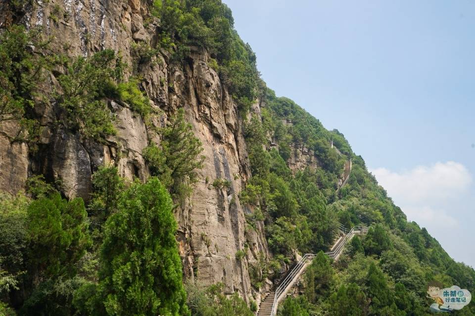 对于山西省境内的山峰,虽然主要是太行山和吕梁山两个山脉为最,但是