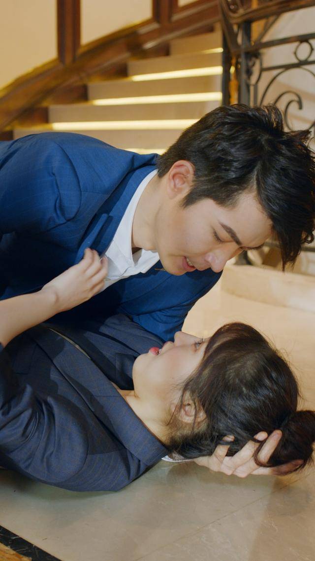 见面8秒就吻上的超甜霸总追妻剧你看过吗闪婚甜妻已上线定档518