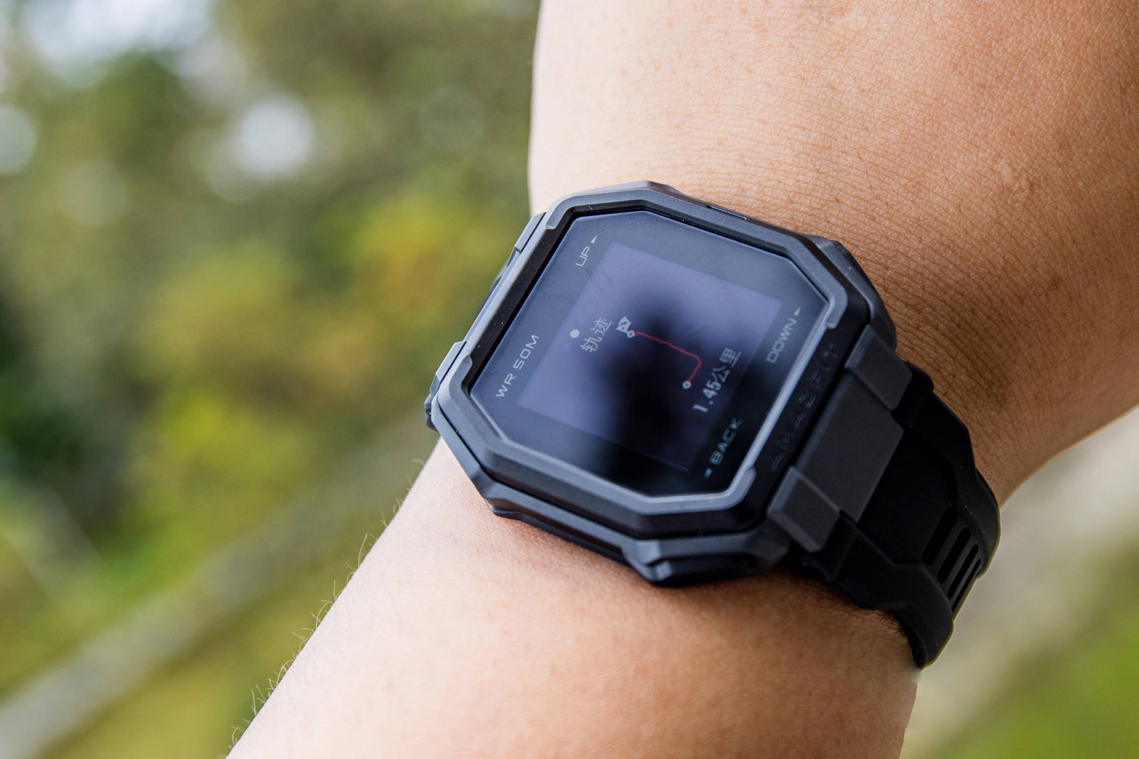 华米新手表amazfitares初体验造型硬朗户外运动专业陪练