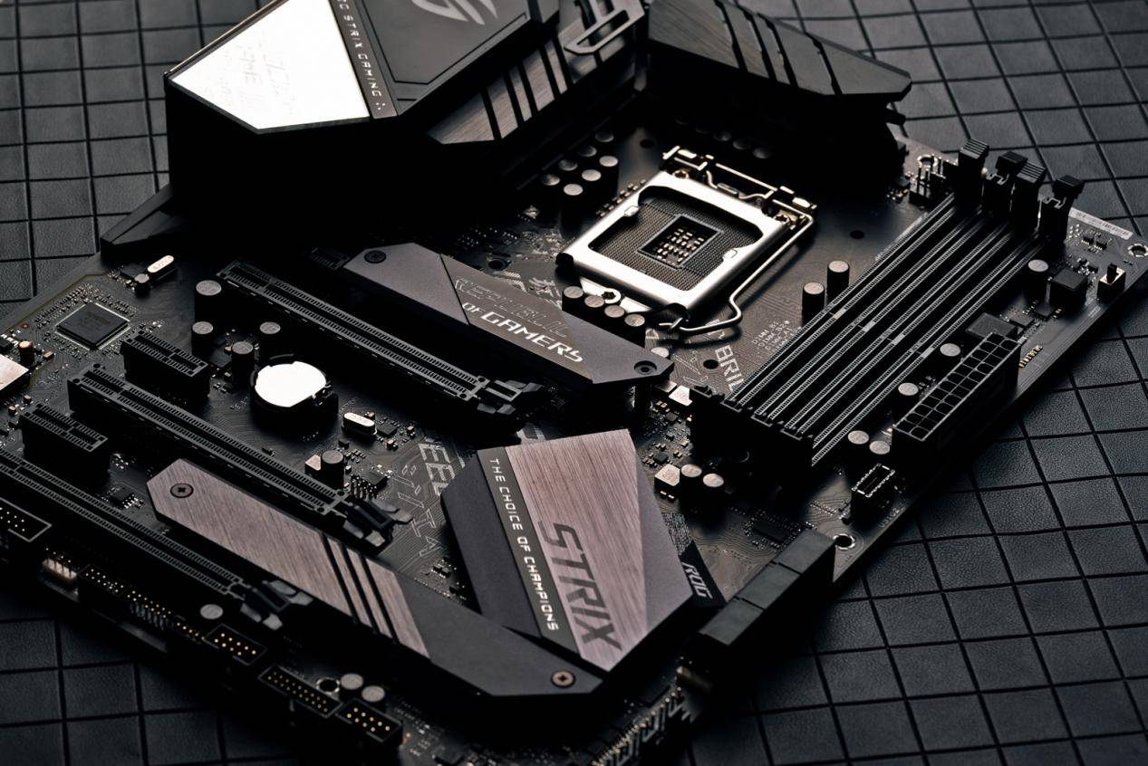 华硕rog strix z390-e gaming作为一款高端的主板自然是配有预装一体