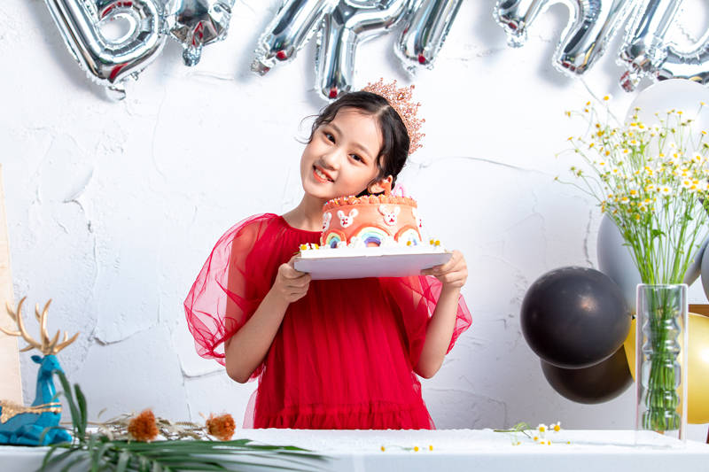 10后童星张婉儿迎十周岁 小小少年初长成