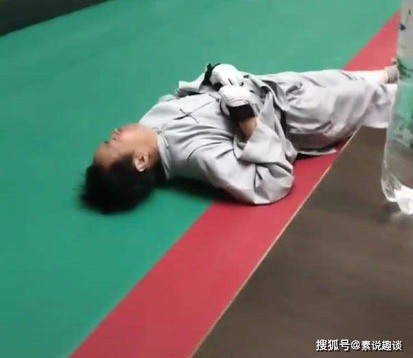 一代太极大师的陨落:传统武术再次被质疑,只因它被大师玩坏了_表演