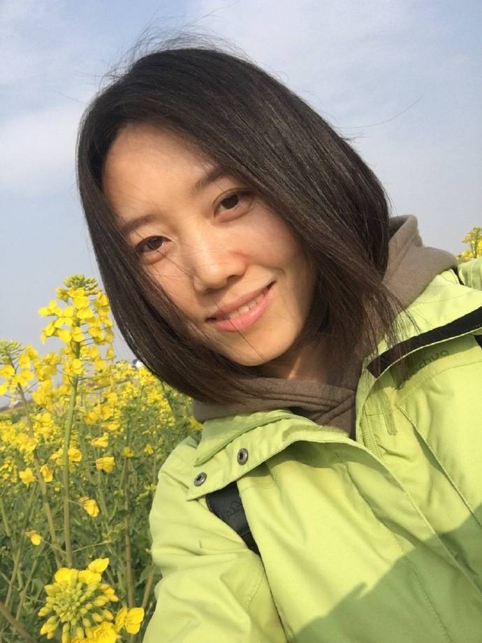 一起出席签书会↓ 目前,费佑明和刘硕都还没有对此作出回应.