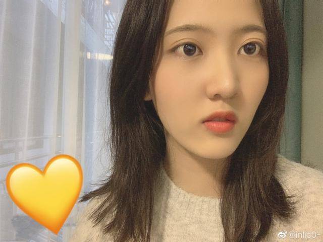 亭亭玉立天生丽质纯真可爱的中国00后新生代艺人何静宜