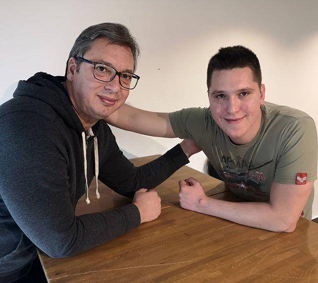 原创身高2米塞尔维亚总统够帅气没想到22岁儿子又完美遗传老爸基因