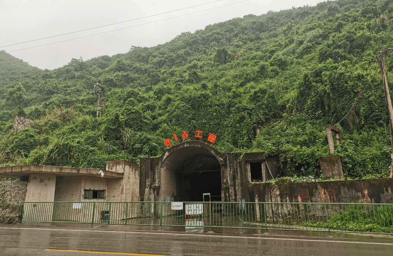 816核工厂是1967年由神秘的特种兵部队秘密进驻重庆市涪陵深山开挖的