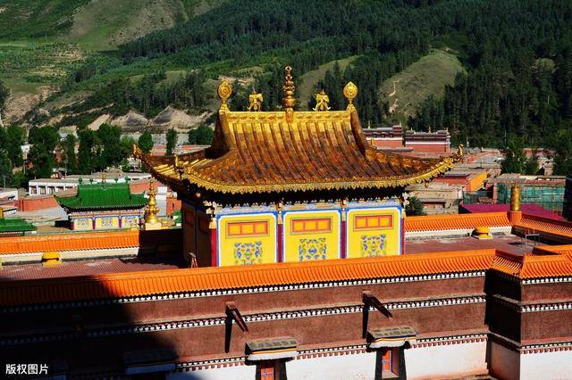 有一次收到曹溪刺史韦据的邀请到大梵寺说法,当时听法者千余人,大家都