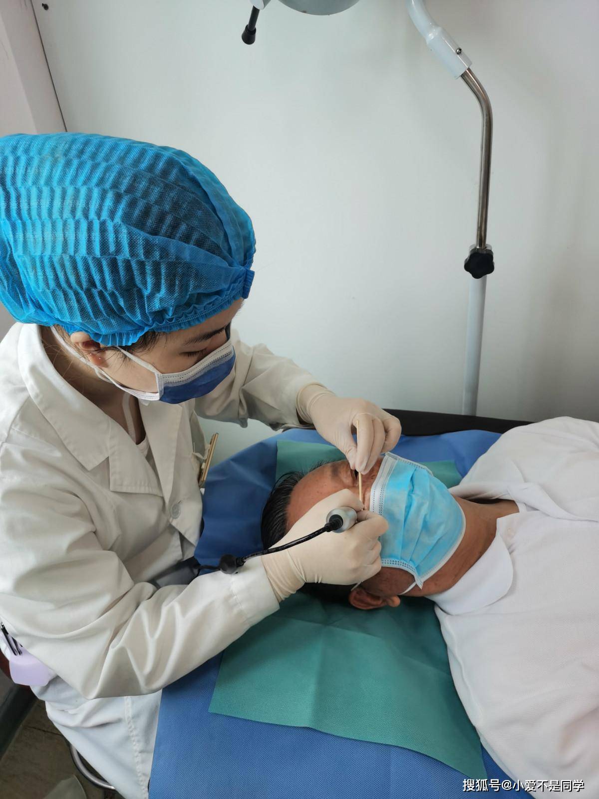 睑板腺阻塞行睑缘清洁