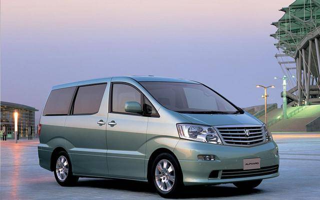 第一代埃尔法(2002年推出)