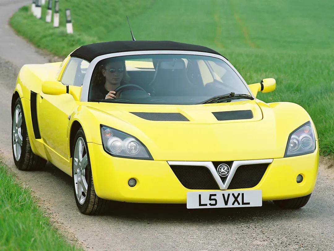 图片)沃克斯豪尔vx220和欧宝speedster相比较外形上没什么太大区别,也