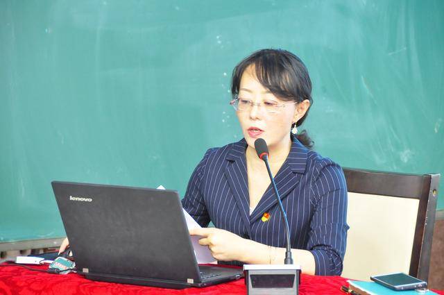 优秀班主任代表郭燕讲师德此次活动,让小桥大街小学教师的师德成为