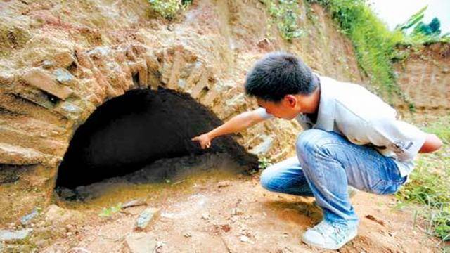 古墓,指的是有史以来已经死亡的人的坟墓,一般是指那种具有代表性和