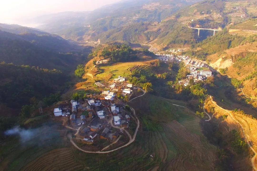 雲南最大的江,和江邊那個雲南的縣