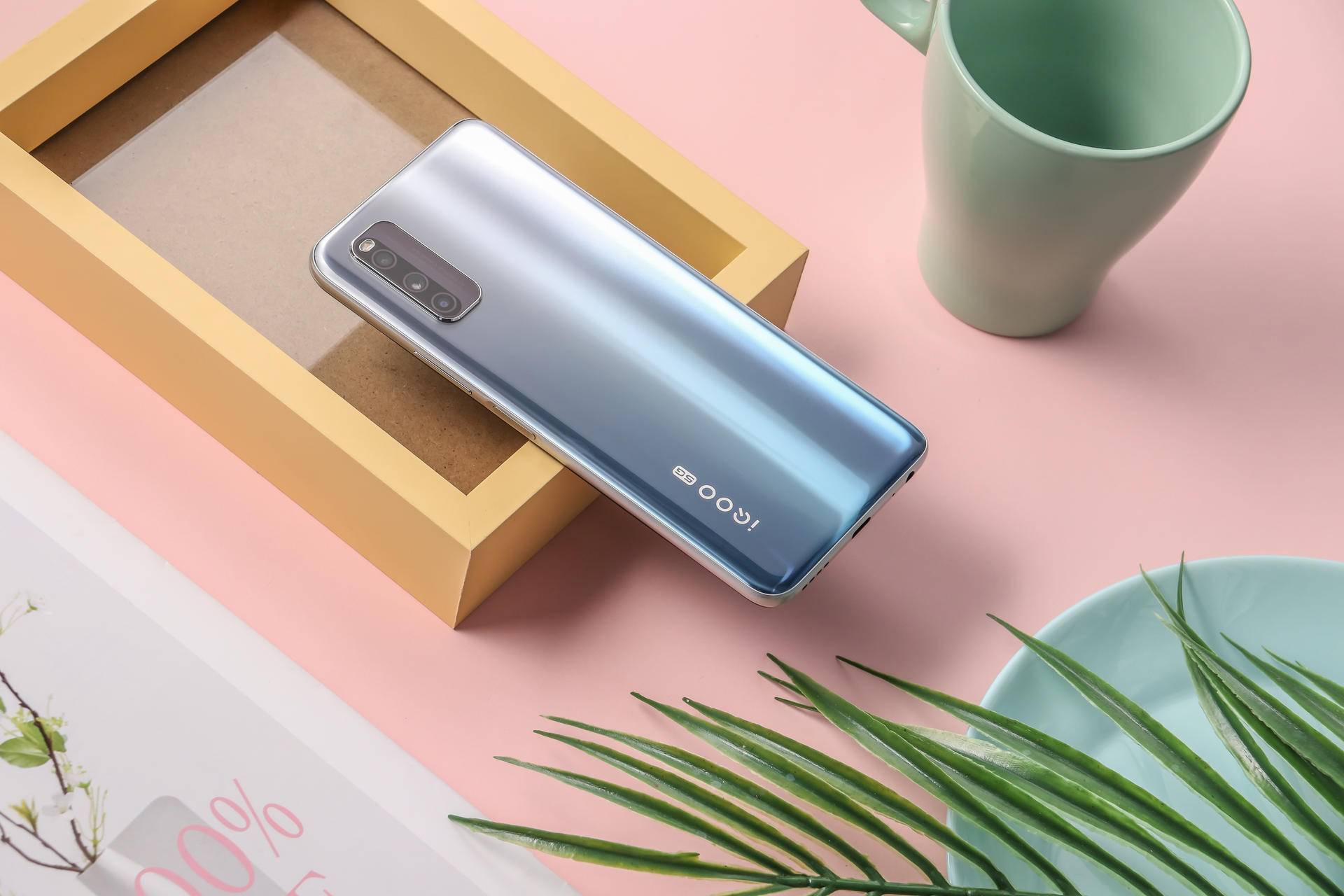 iqooz1美图赏析沿袭生而强悍理念展现性能猛兽魅力