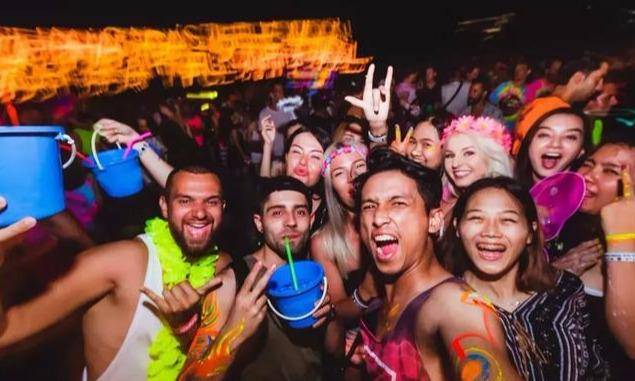 欧美游客挚爱狂欢岛,泰式满月派对集结魅力男女,进来偶遇一下?