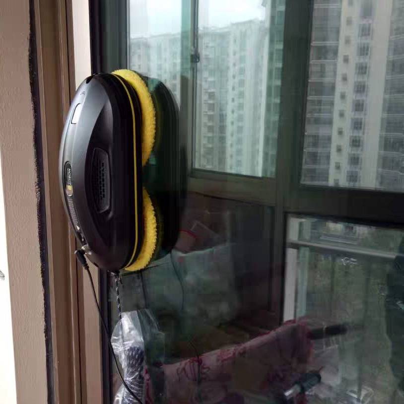 滴,打卡网红擦窗机,擦玻璃很干净!