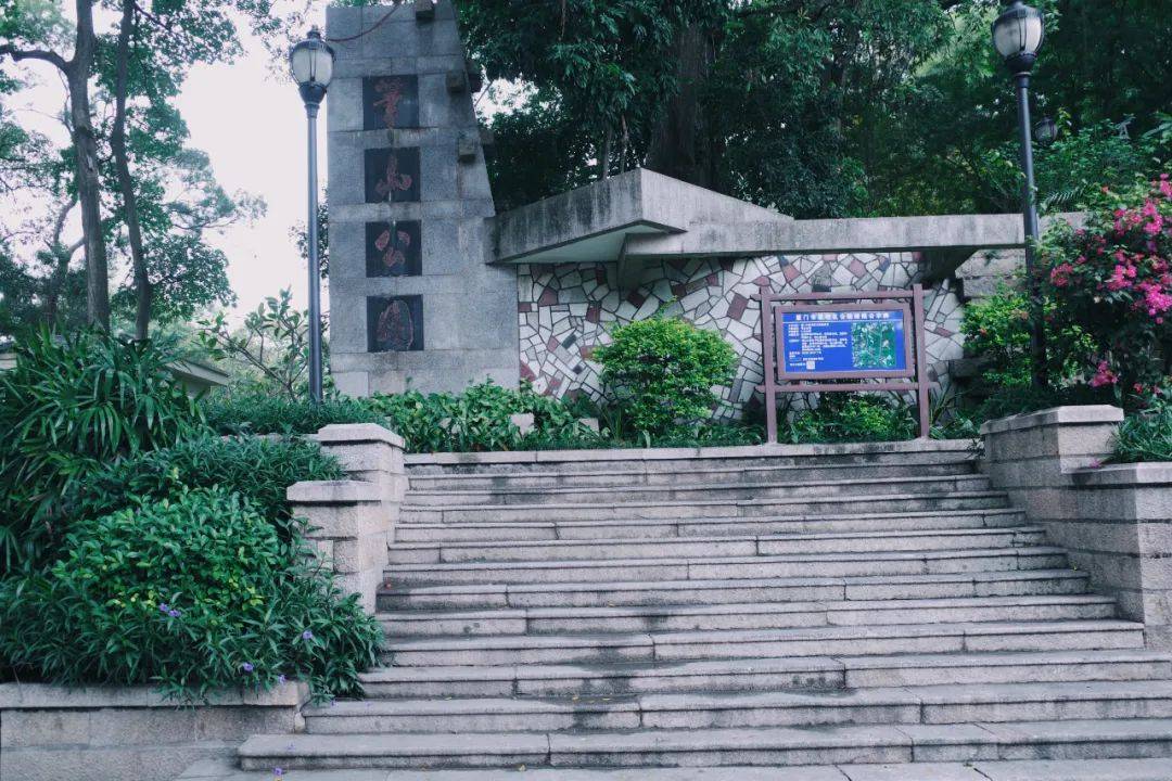或者从另一头的燕尾山生态公园山脚下开始走起,一直导航到笔山公园.