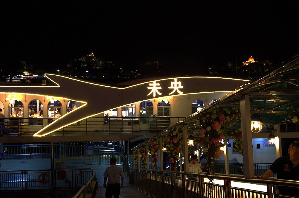 网红海景餐厅：良辰美景夜未央，“漂”在海上叙衷肠