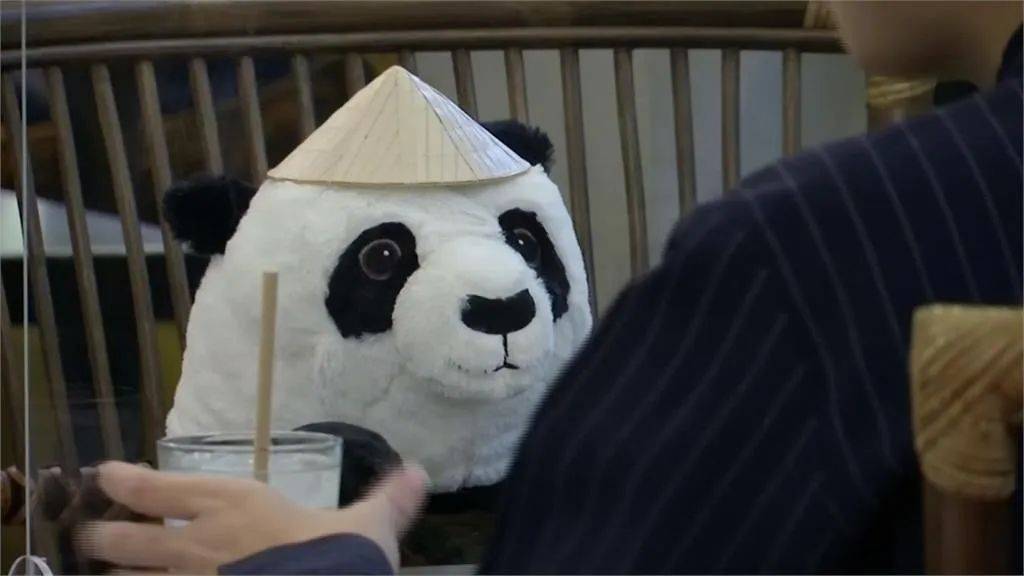 不愧是泰国人民,各种奇葩的餐厅防疫真是各显神通_熊猫