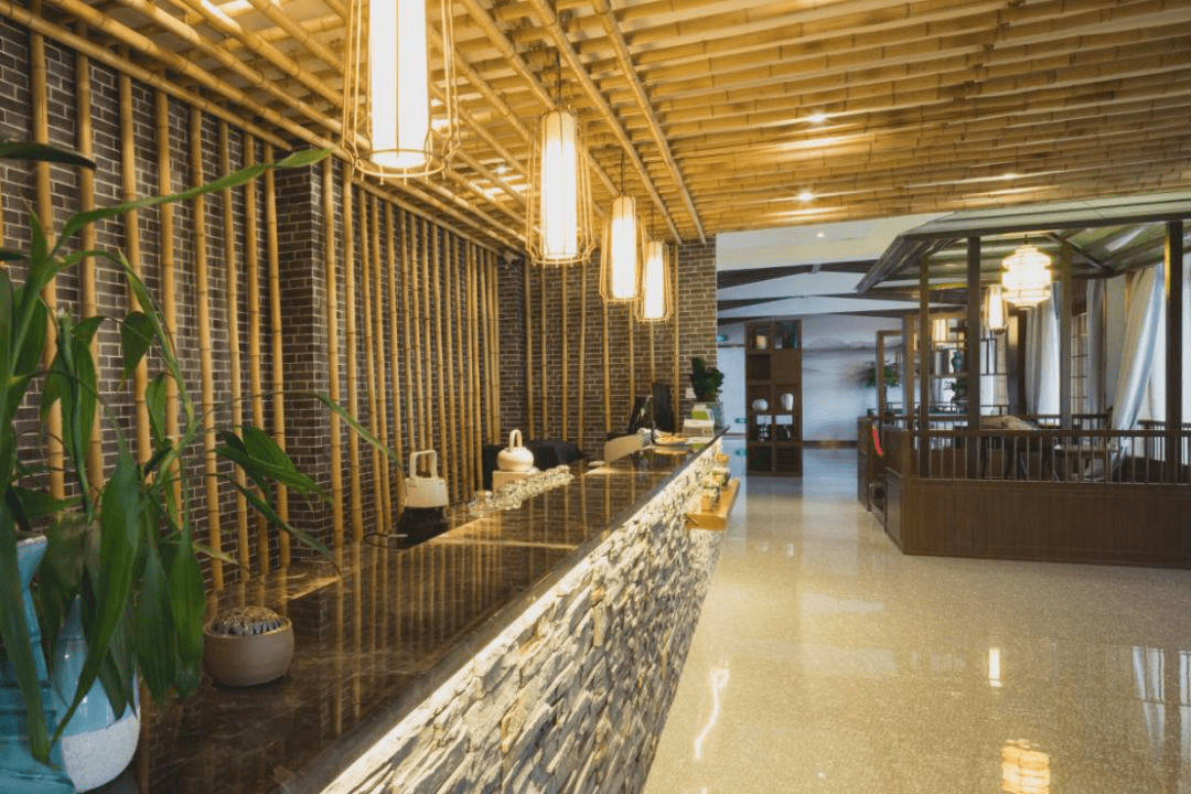 龙坞茶馆则是茶生活最接地气的注解,温馨,自然是茶馆最大的特色,是