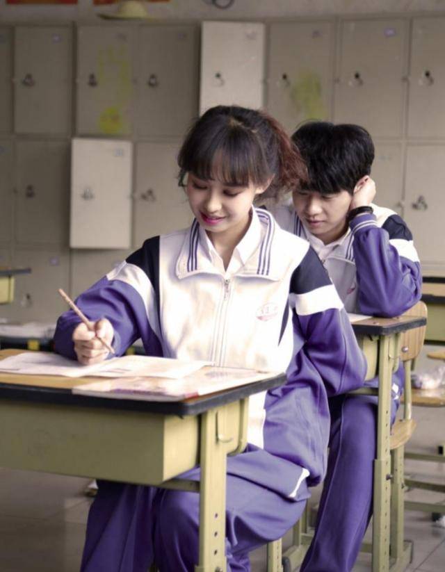 如何看待大学的恋爱?这3点"值得",哪怕很难做到从校服到婚纱_感情