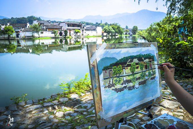 安徽宏村，被誉为“中国画中的村庄”，因一部电影世人皆知