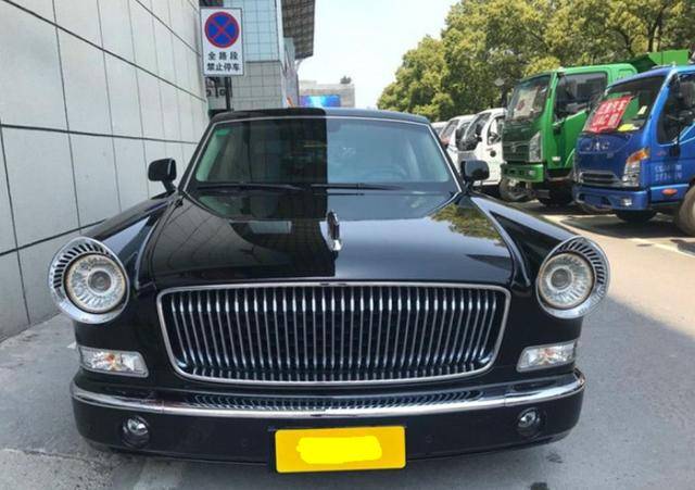 旧车行老板收回来一辆红旗l5整备一下自己开坦言出门比rr有面