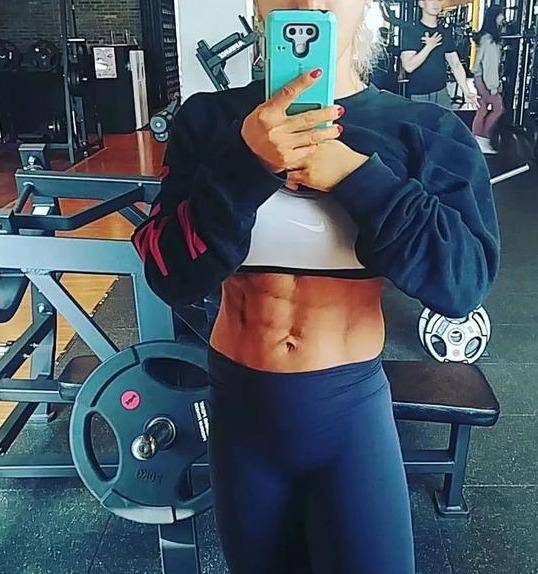 比基尼肌肉女皇虐到你怀疑人生