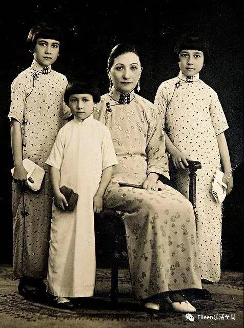 冼德芬也是第一代欧亚混血儿,两边都有外国血统,所以到了何鸿燊这一代