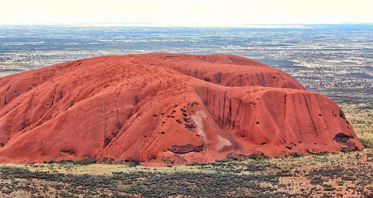 赤红橄榄岩图片