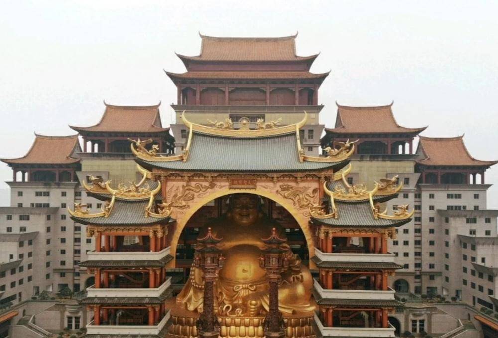 我国鲜为人知的云顶天宫,不输故宫,耗资数亿却不知建造者是谁