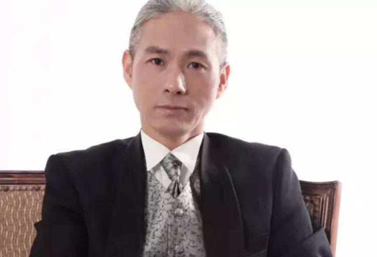 曾身价千万登春晚,公司破产后当过司机卖过包子,57岁再成老板_高逸峰