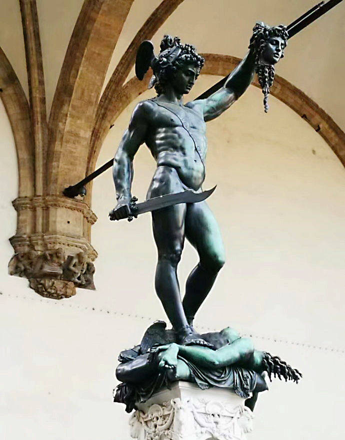 珀尔修斯为希腊神话中著名英雄,是主神宙斯的儿子.