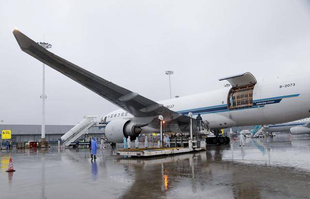 下机后,种猪将运往贵州省长顺县广顺镇柜子大坡的指定养殖场.