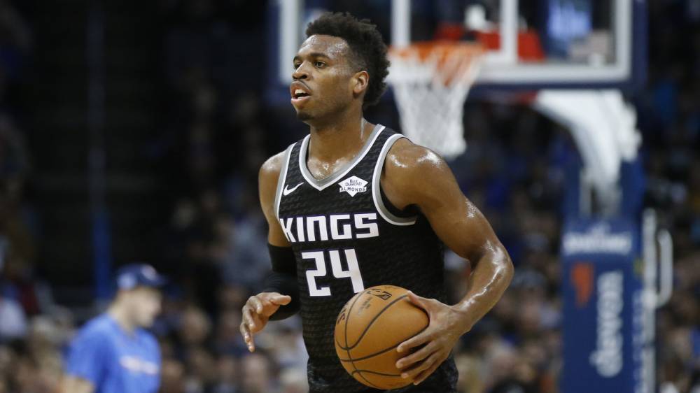 湖人5换1夺亿元后卫造三巨头?美媒建议抢3分神射,库兹马成筹码