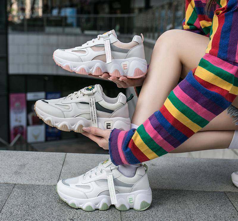 闺蜜们都在踩的小白鞋,时尚显清新,提升你的女人味