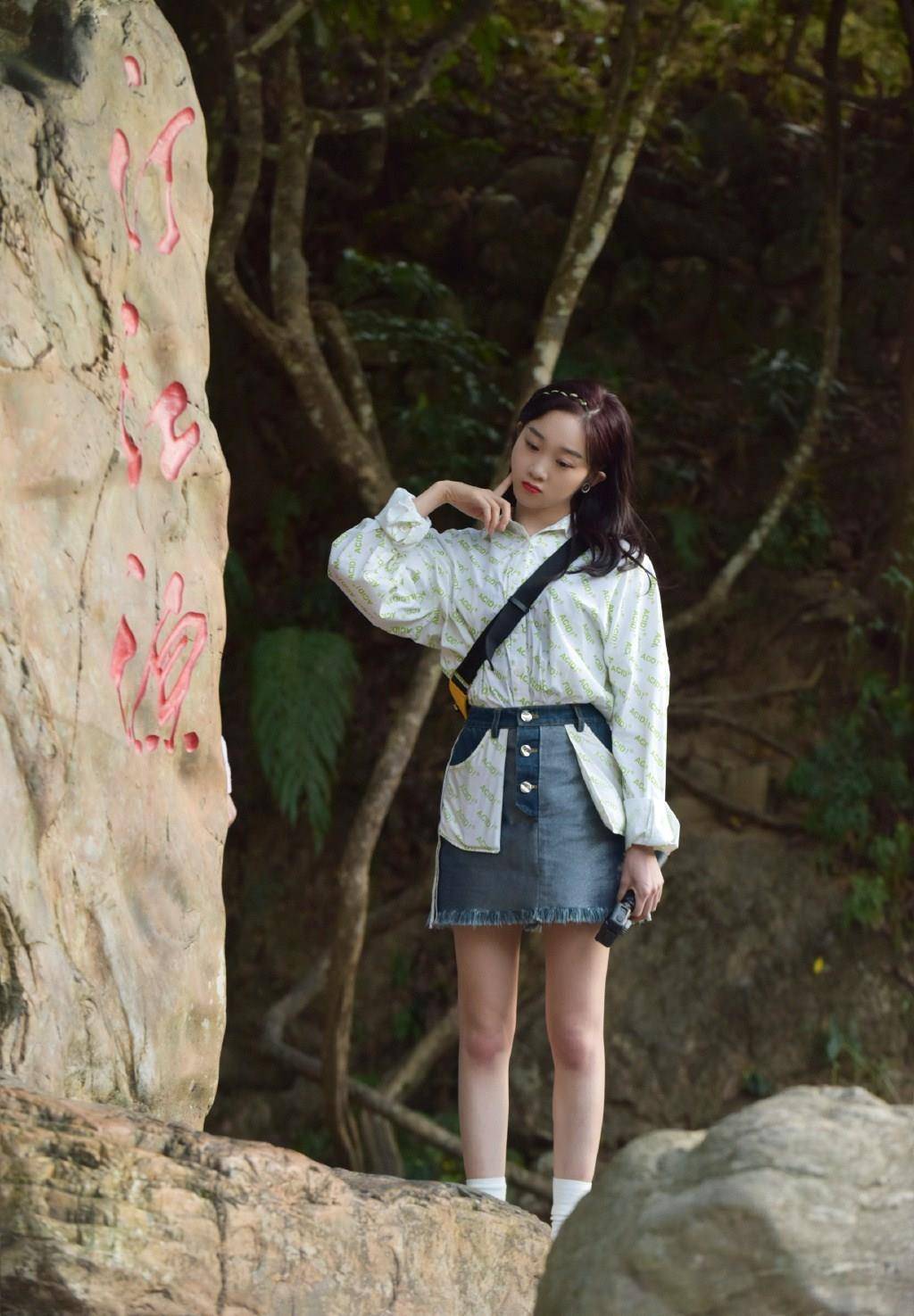 原创李子璇上综艺真奢侈穿1000短裙162cm竹竿腿看服我了