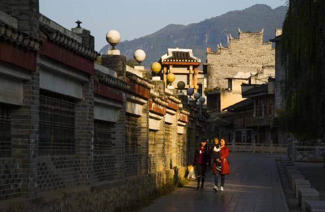 传闻中的陈芊芊火了其实湖南也有座花垣城