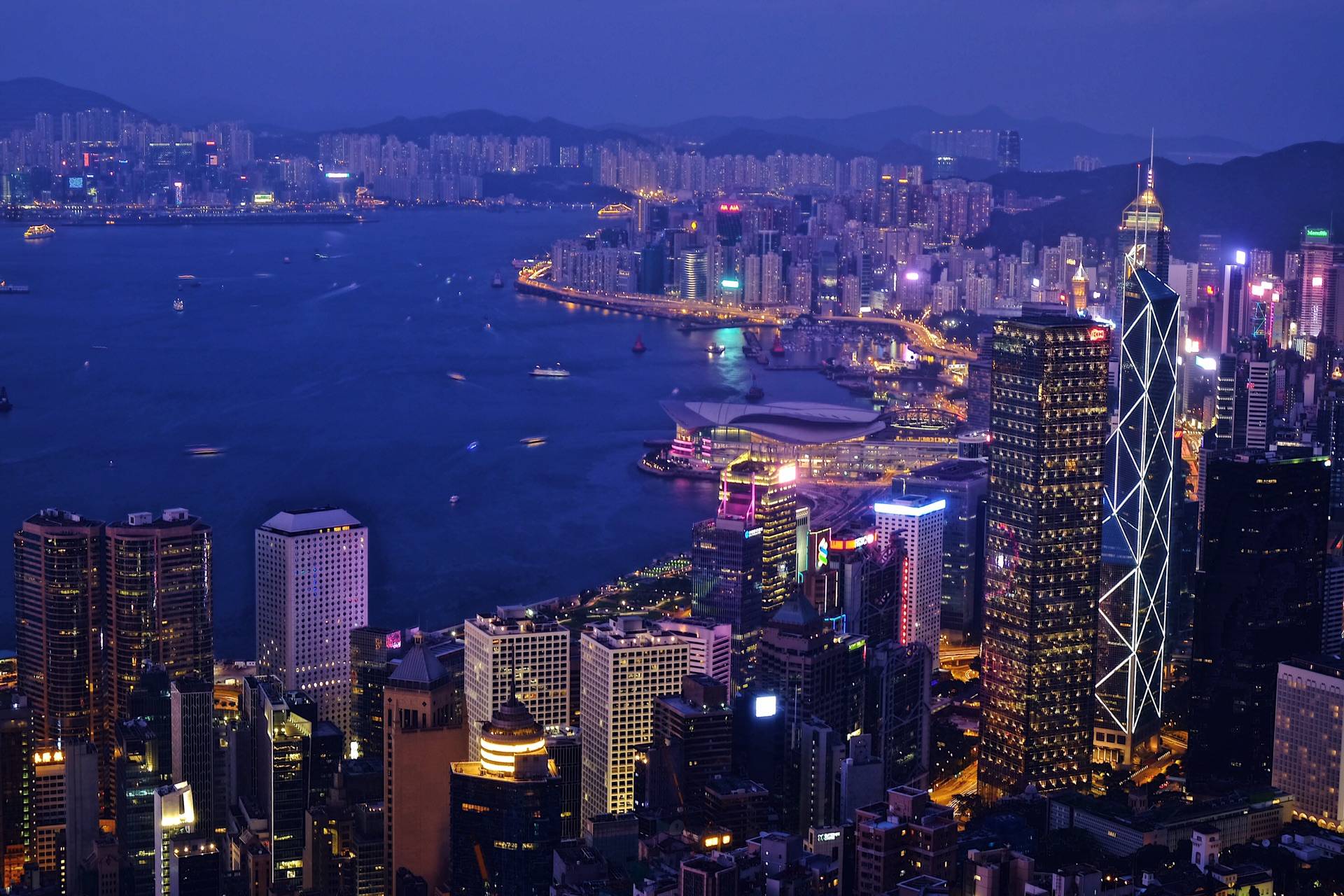 国内夜晚最漂亮的4个城市,上海第2,重庆第4,第1名实至名归_夜景
