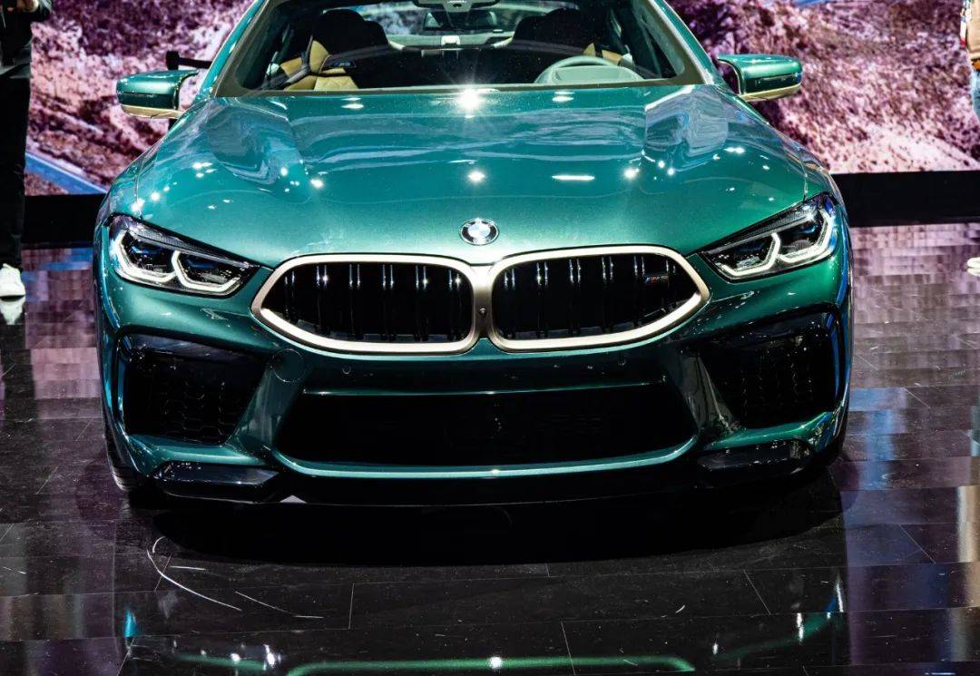 8万!最贵宝马上市,配备4.4t v8引擎,中国限量5台